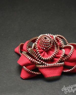 Rose Zipper Brooch in Red with Silver teeth